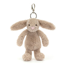 Cargar imagen en el visor de la galería, Llavero conejo beige l / Bashful Beige Bunny  Bag Charm  Jellycat 18x5x4 cm
