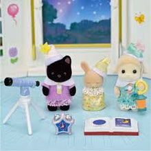 Cargar imagen en el visor de la galería, Amigos de Guarderia  /  Nursery Friends Sleepover Party Trio Sylvanian Families
